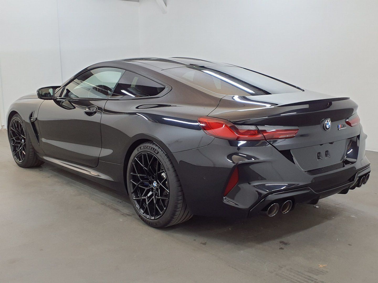 BMW M8 COMPETITION SAPPHIRE BLACK METTALIC (LHD) 12/2020