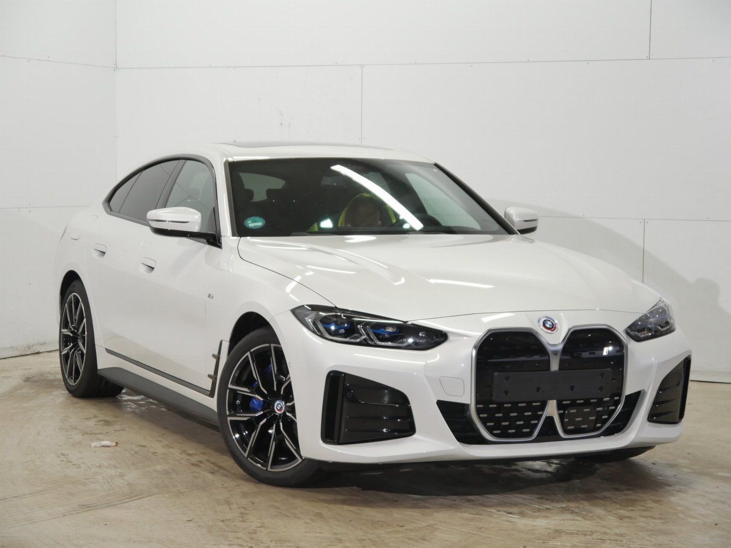 BMW i4 35 eDrive M Sport MINERAL WHITE METALLIC (LHD) 05/2023
