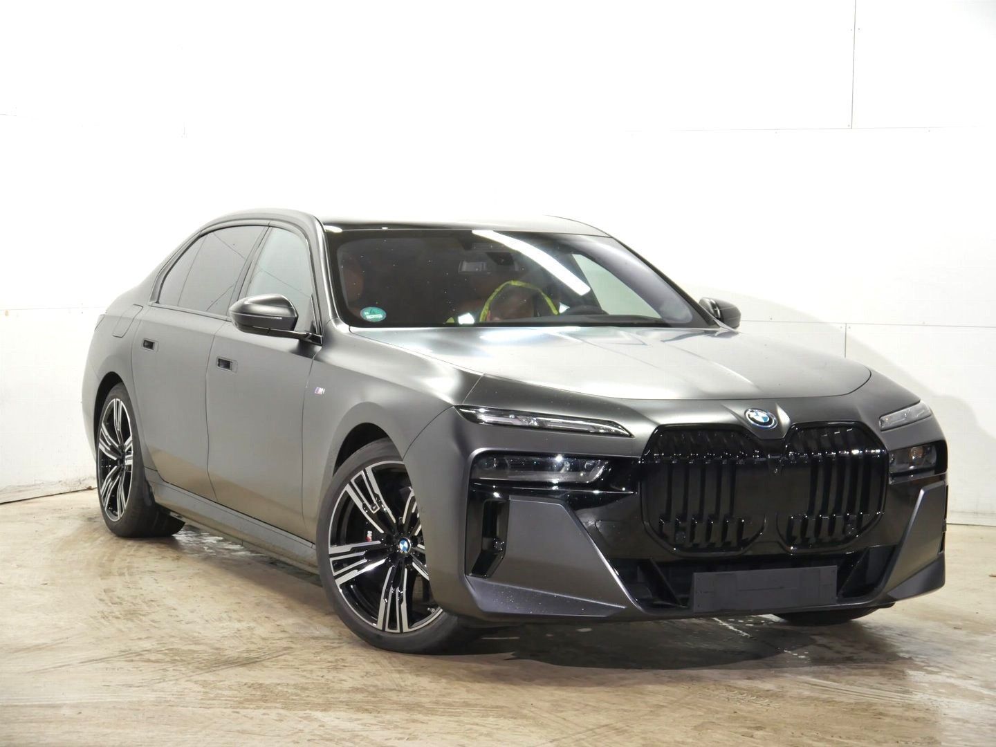 BMW i7 60 xDrive eDrive FROZEN DEEP GREY METALLIC (LHD) 12/2022