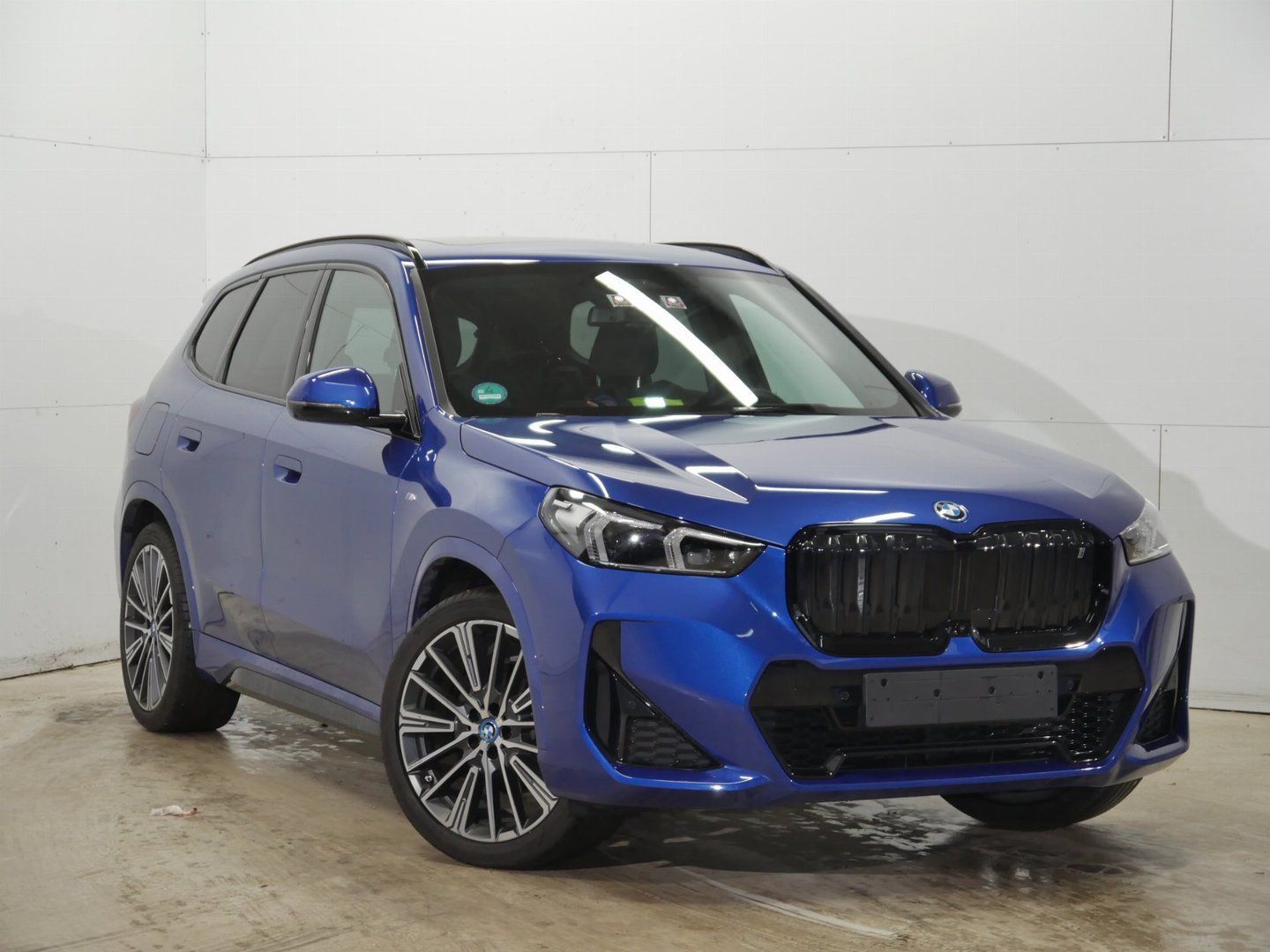 BMW iX1 xDrive 30 PORTIMAO BLUE METALLIC (LHD) 02/2023