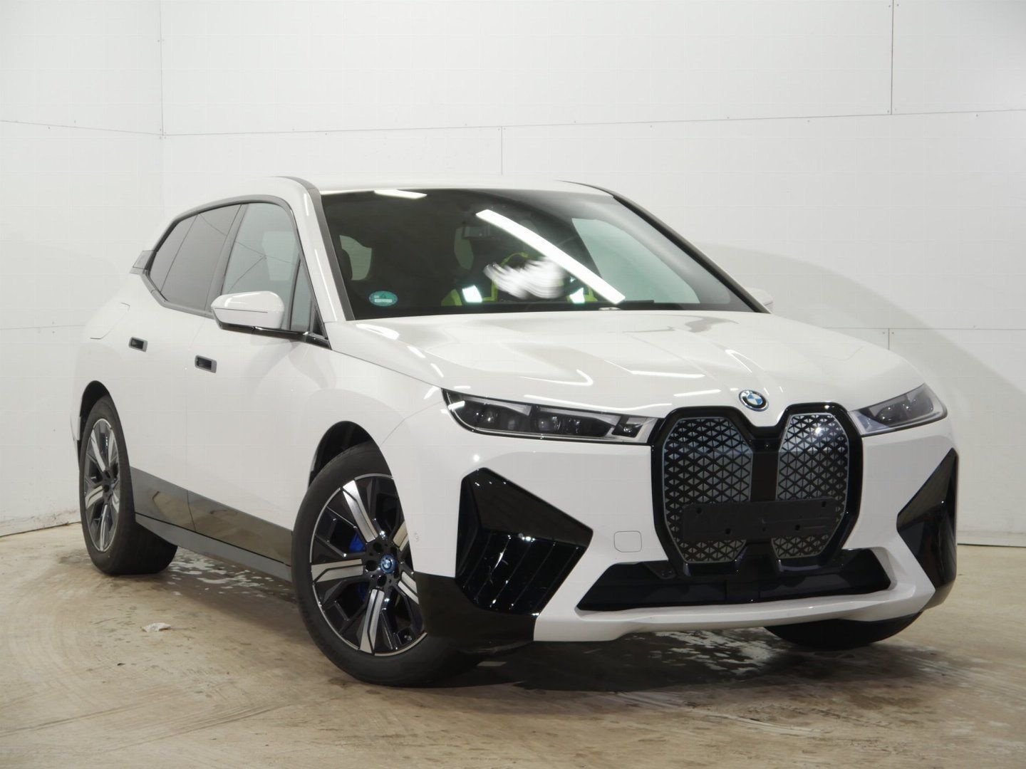 BMW iX1 xDrive 40 ALPINE WHITE (LHD) 02/2023