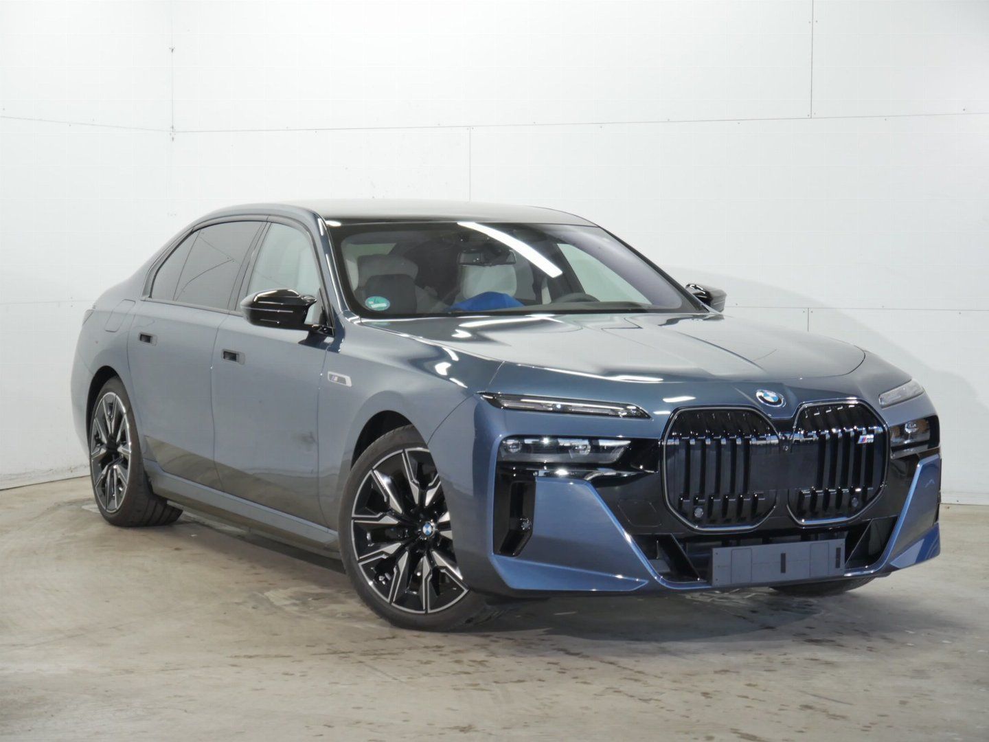 BMW i7 M 70 xDrive ARTIC RACE BLUE METALLIC (LHD) 04/2024