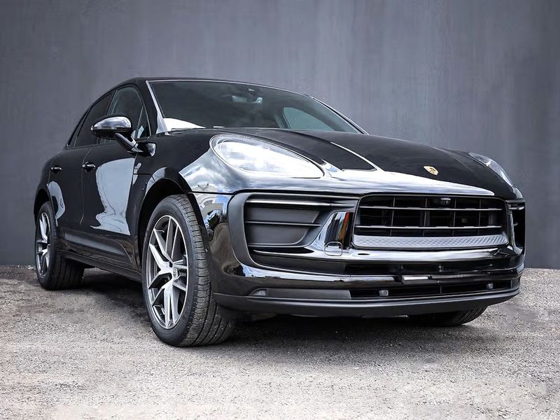 PORSCHE MACAN BLACK METALLIC 10/2022 (LHD) PORSCHE MACAN BLACK METALLIC 10/2022 (LHD)