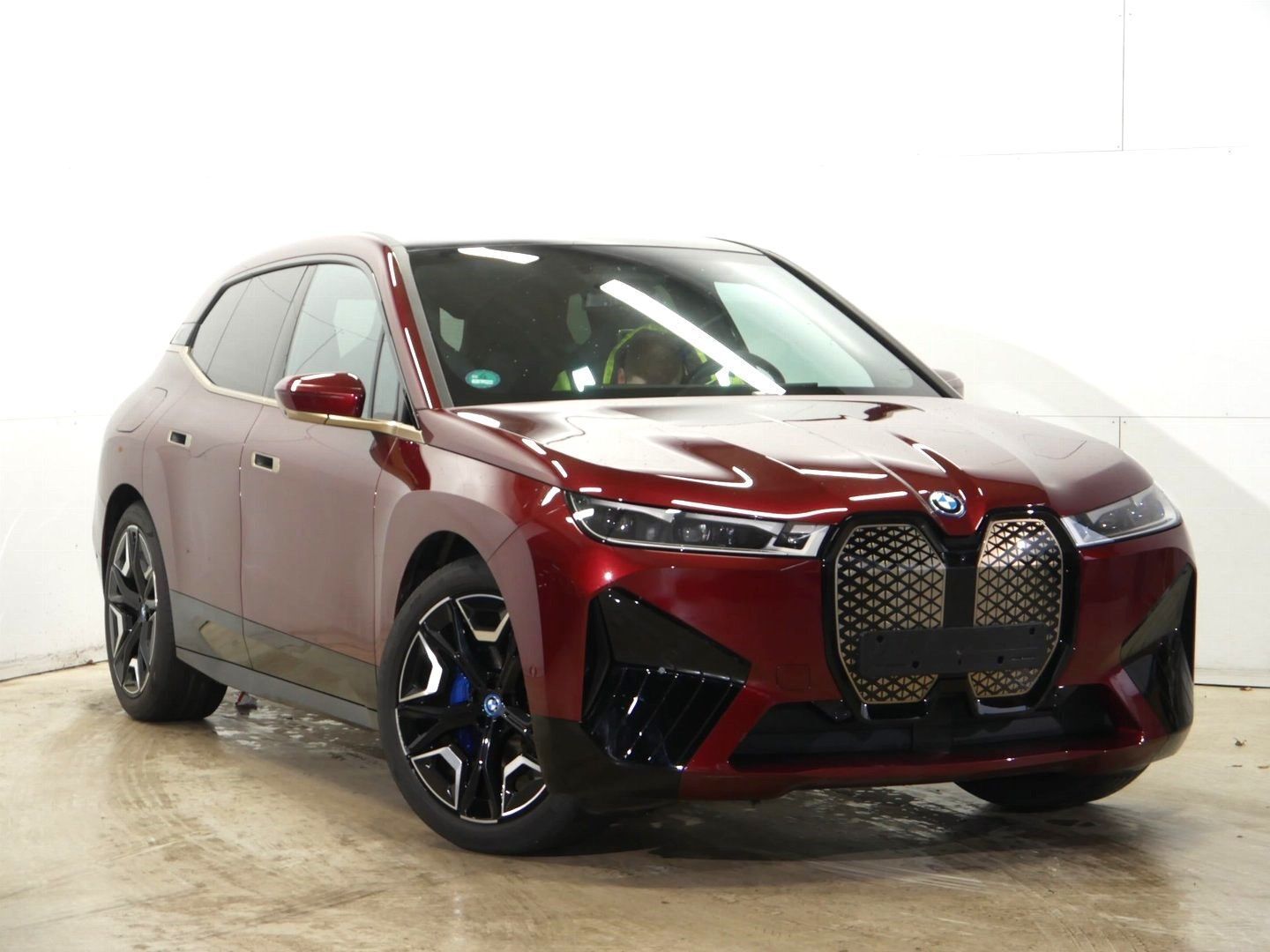 BMW iX xDrive 50 AVENTURINO-RED METALLIC (LHD) 01/2023