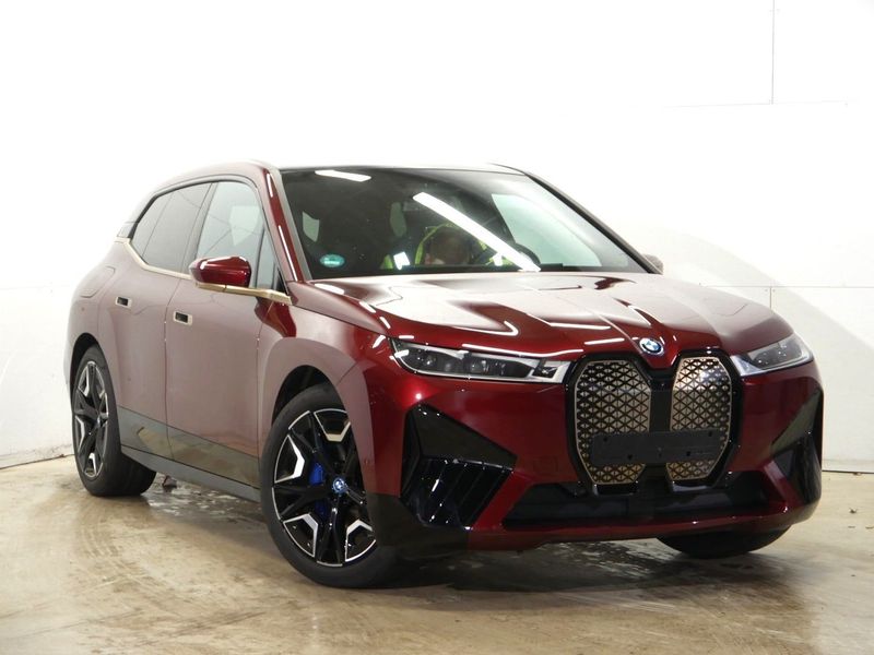 BMW iX xDrive 50 AVENTURINO-RED METALLIC (LHD) 01/2023 BMW iX xDrive 50 AVENTURINO-RED METALLIC (LHD) 01/2023