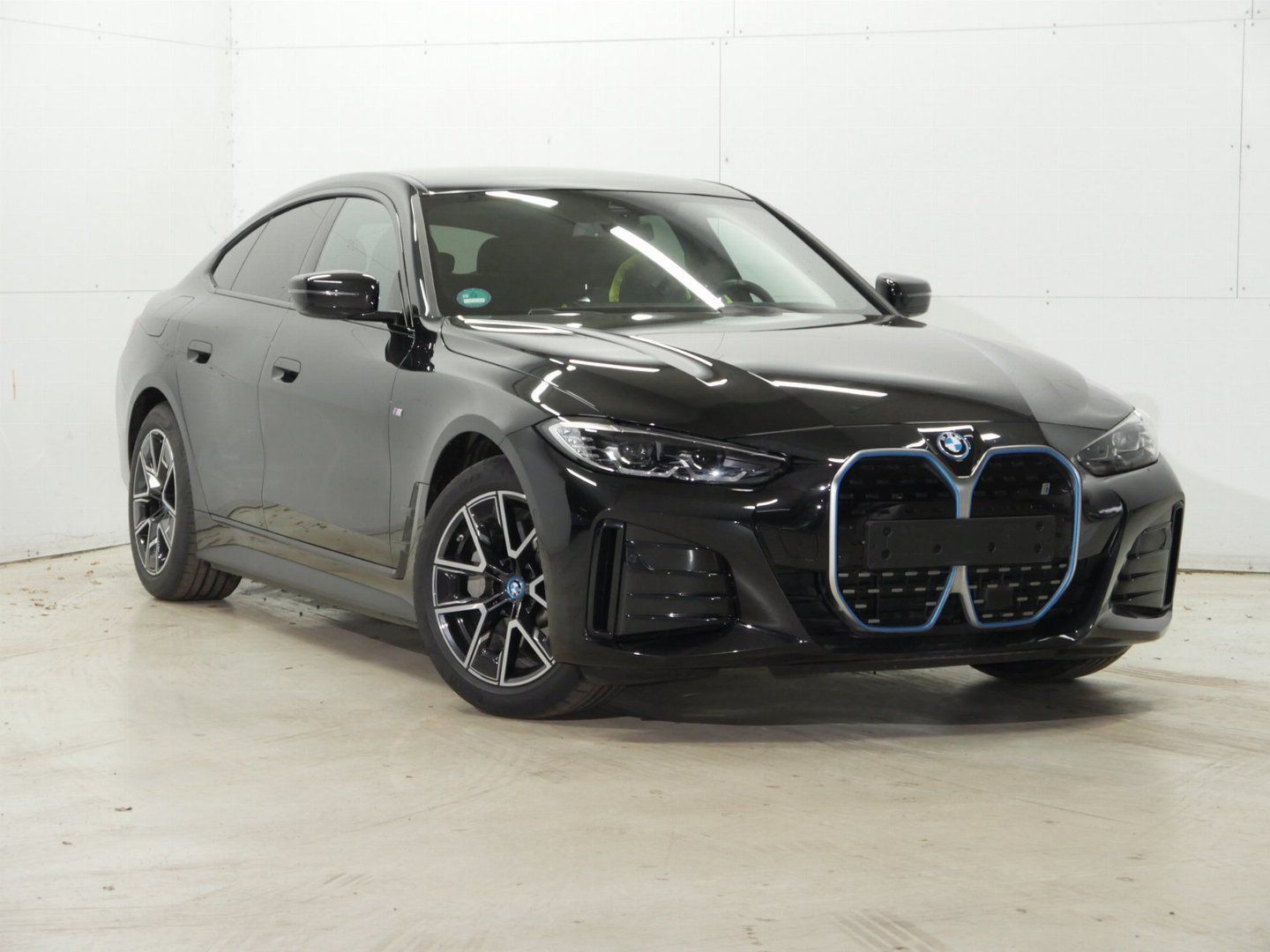BMW i4 eDrive 40 BLACK SAPPHIRE METALLIC (LHD) 03/2024 BMW i4 eDrive 40 BLACK SAPPHIRE METALLIC (LHD) 03/2024