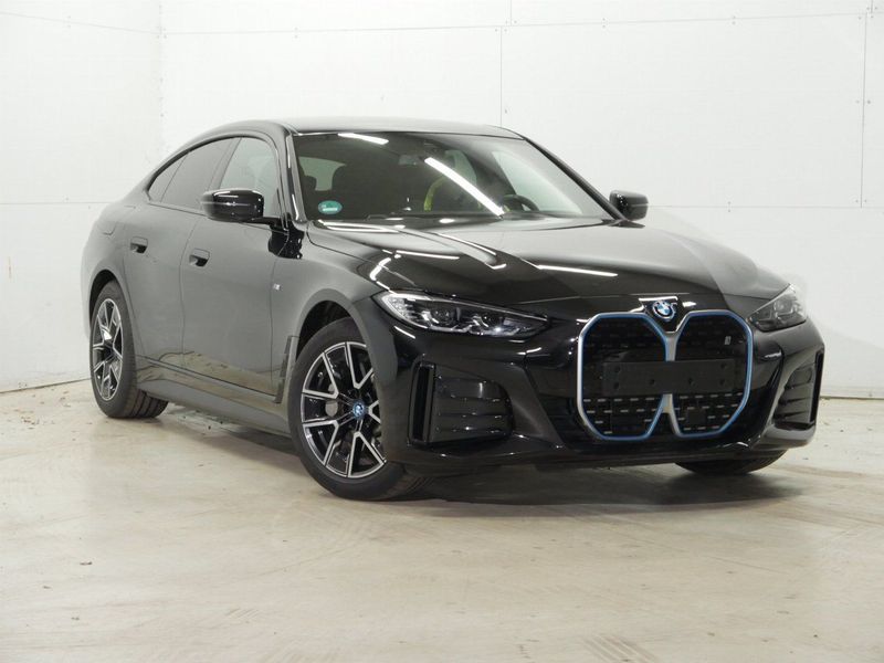 BMW i4 eDrive 40 BLACK SAPPHIRE METALLIC (LHD) 03/2024