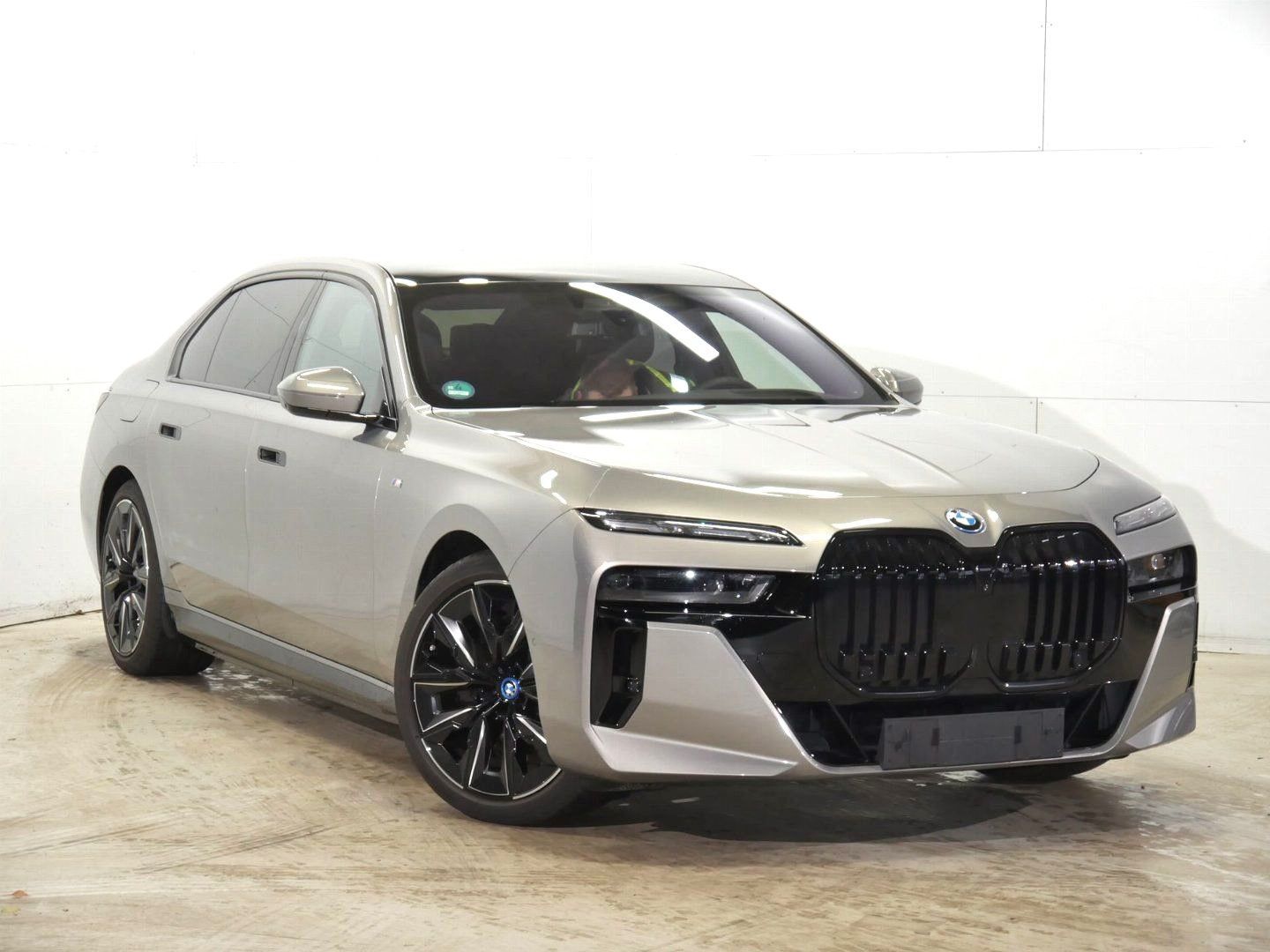 BMW i7 60 xDrive eDrive OXID GREY METALLIC (LHD) 05/2023 BMW i7 60 xDrive eDrive OXID GREY METALLIC (LHD) 05/2023