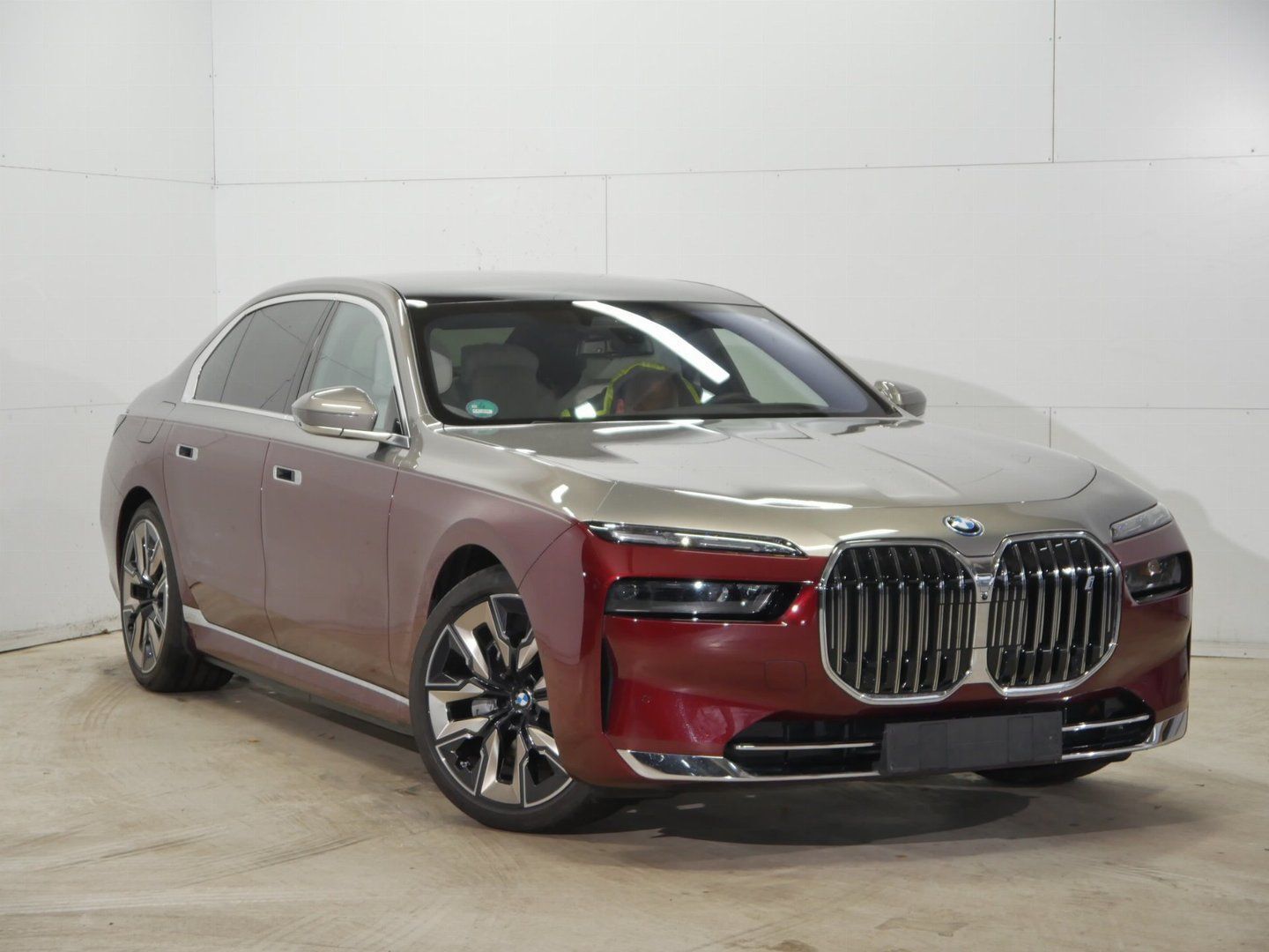 BMW i7 60 xDrive eDrive AVENTURINE RED - OXIDE GREY METALLIC (LHD) 11/2022