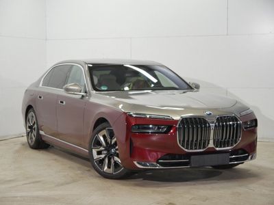 BMW i7 60 xDrive eDrive AVENTURINE RED - OXIDE GREY METALLIC (LHD) 11/2022 BMW i7 60 xDrive eDrive AVENTURINE RED - OXIDE GREY METALLIC (LHD) 11/2022