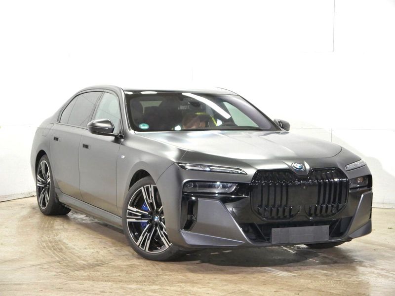 BMW i7 60 xDrive eDrive FROZEN DEEP GREY METALLIC (LHD) 01/2023