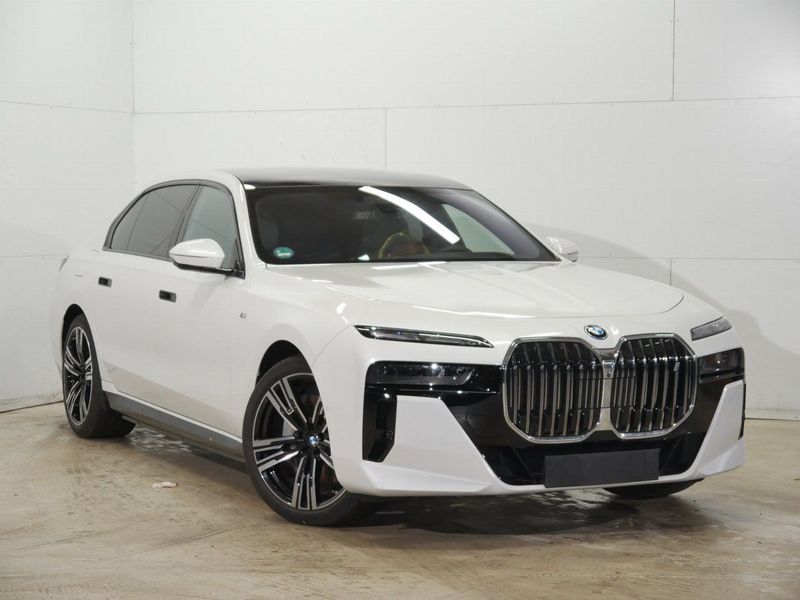 BMW i7 60 xDrive eDrive (LHD) MINERAL WHITE METALLIC 12/2022