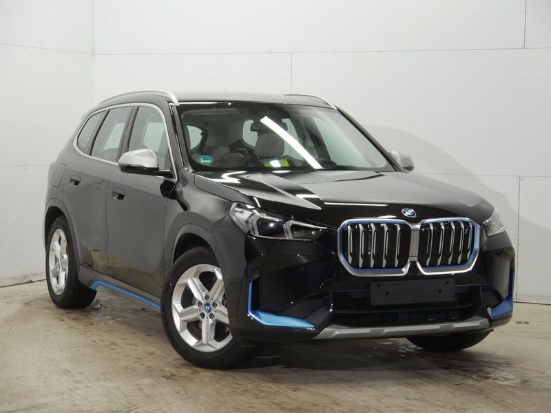 BMW iX1 xDrive 30 SAPPHIRE BLACK METALLIC (LHD) 02/2023 BMW iX1 xDrive 30 SAPPHIRE BLACK METALLIC (LHD) 02/2023