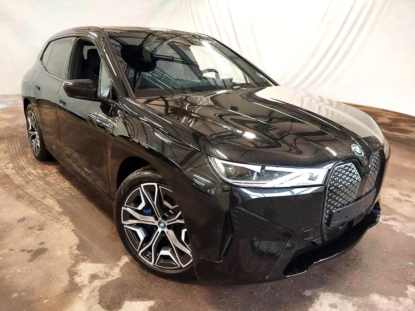 BMW iX M60 SAPPHIRE BLACK METALLIC (LHD) 07/2023