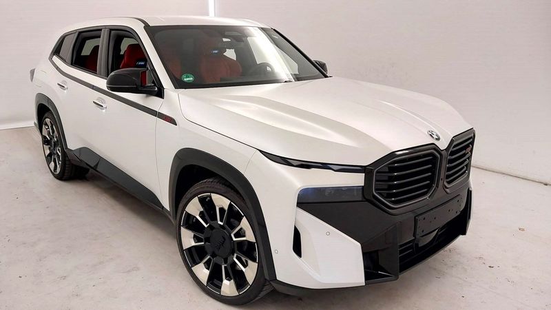 BMW XM M FROZEN WHITE METALLIC with BRILLIANT PEARL EFFECT (LHD) 05/2024