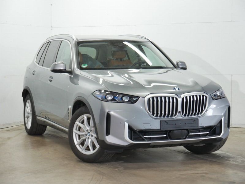 BMW X5 xDrive 50e SKYSCRAPER GREY METALLIC (LHD) 04/2024 BMW X5 xDrive 50e SKYSCRAPER GREY METALLIC (LHD) 04/2024