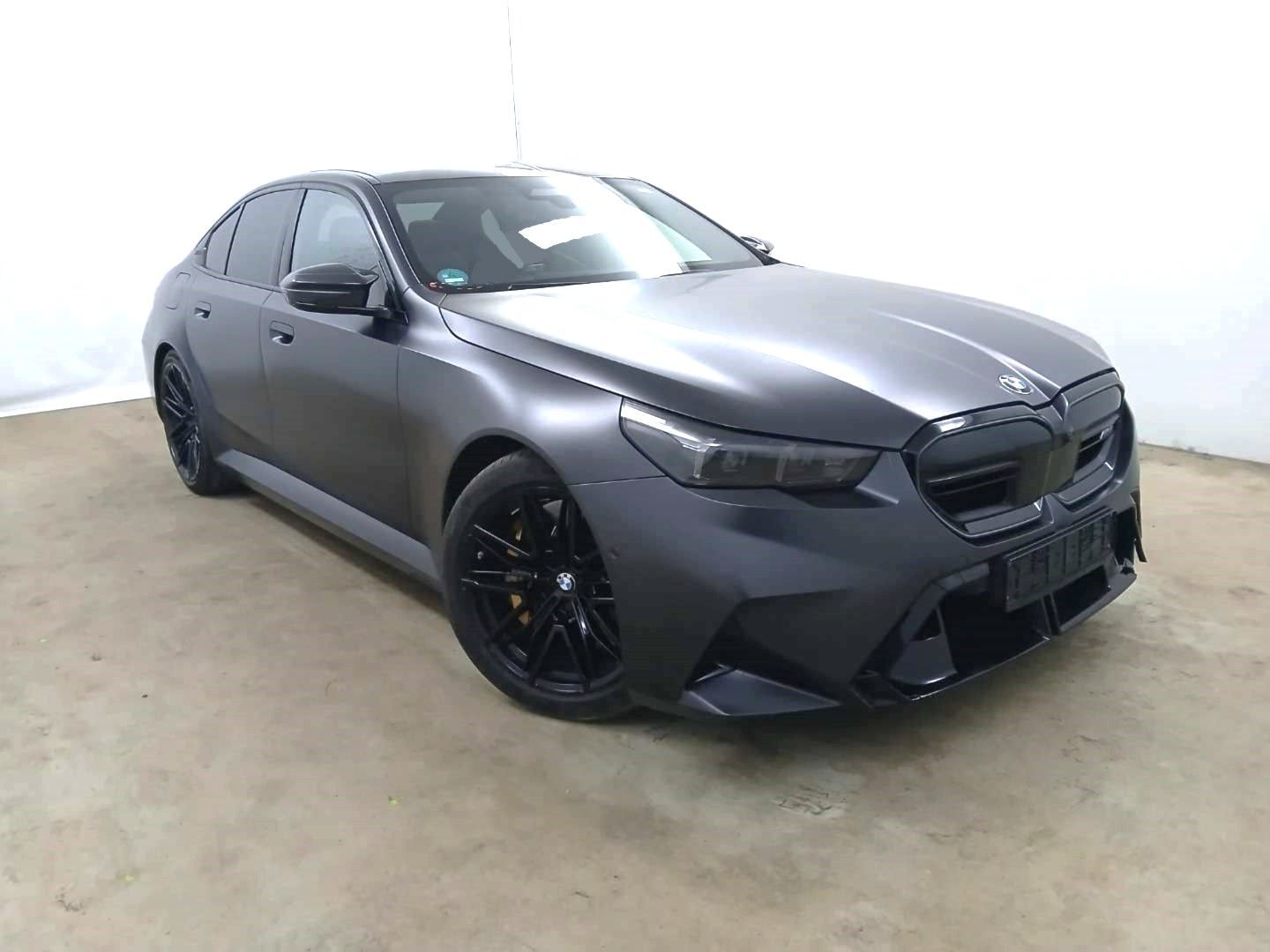 BMW M5 FROZEN DEEP GREY METALLIC (LHD) 04/2025 BMW M5 FROZEN DEEP GREY METALLIC (LHD) 04/2025