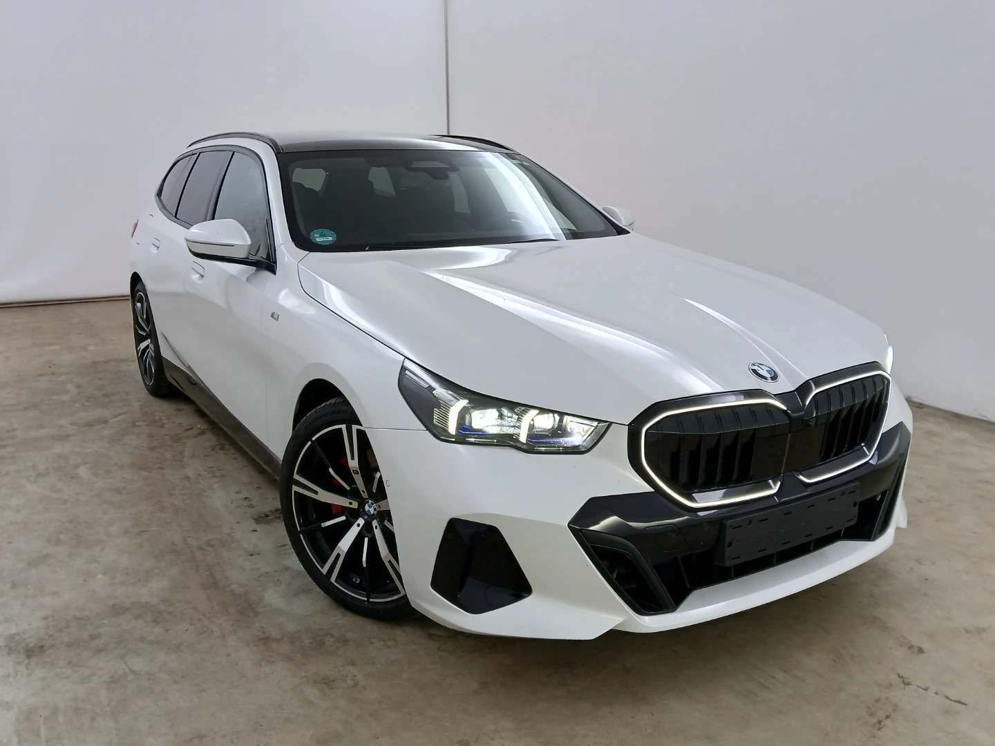 BMW 520d Touring MINERAL WHITE METALLIC (LHD) 01/2026