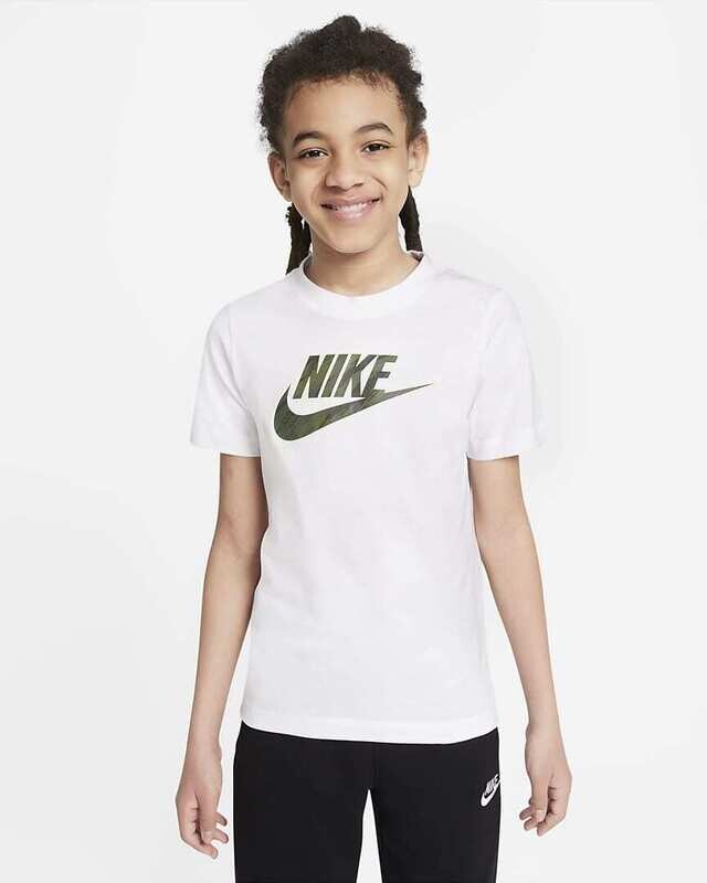 T-shirt  Ragazzo Nike Sportswear Camo Futura Bianca con logo frontale Nike art. DJ6618 100