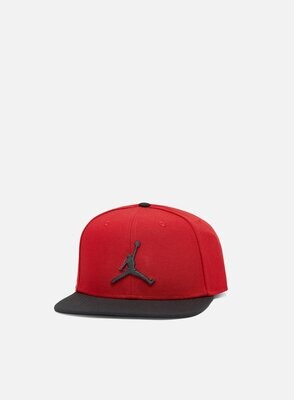 Cappello Jordan rosso con visiera piatta Nera logo Jumpman art. AR2118 688
