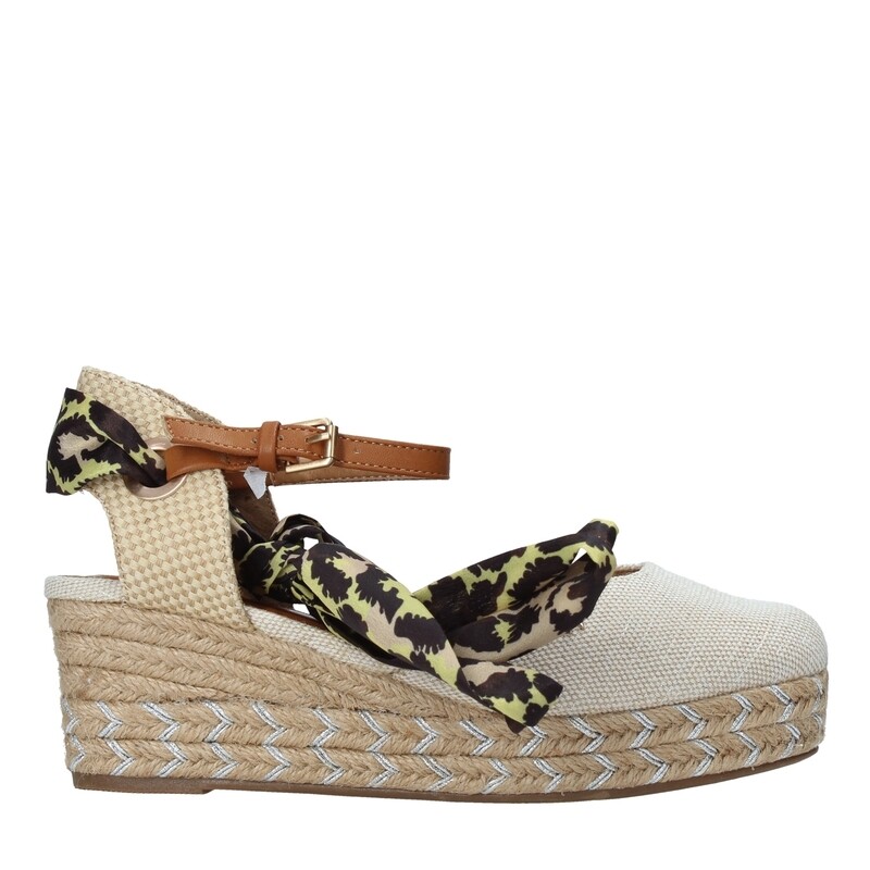 Espadrillas Wrangler Bella Classic Sandalo con Zeppa Beige Ecru con cinturino intorno alla caviglia con fibbia regolabile e nastro colorato Art. WL11611A 021 Espadrillas Wrangler Bella Classic Sandalo con Zeppa Beige Ecru con cinturino intorno alla caviglia con fibbia regolabile e nastro colorato Art. WL11611A 021