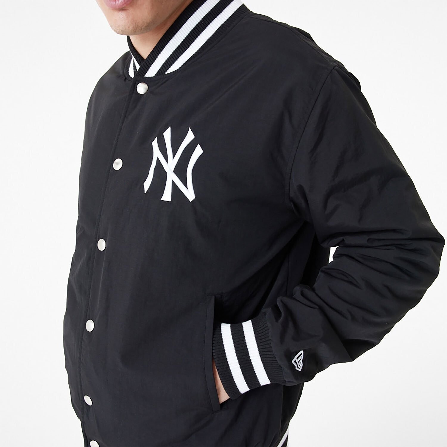 Bomber Giubbino NY New York Yankees MLB Uomo New Era Nero / Bianco Giacca Giubbiotto Imbottito in nylon art. 60416304