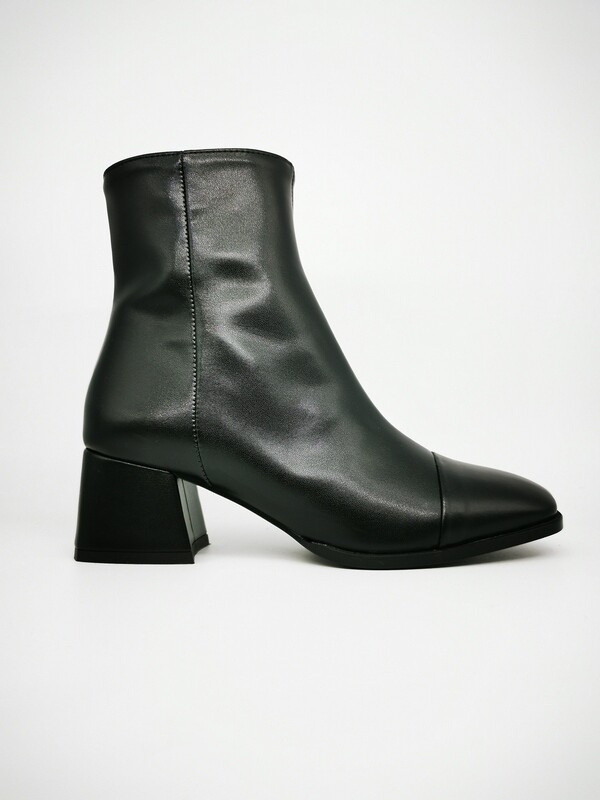 Stivaletti Bassi Neri donna Colbaffo ® Pelle  Tronchetto basso nero ecopelle Tacco 5 cm / 50 mm punta quadrata art. CBD651 NERO