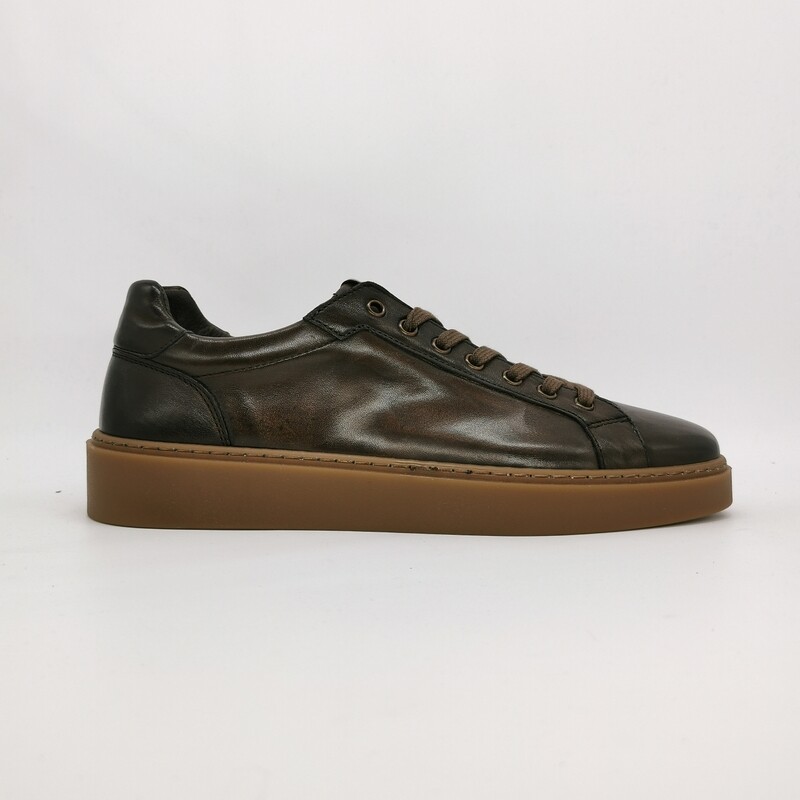 Sneakers basse Marrone in pelle Uomo ColBaffo® Testa di Moro Fondo beige chiaro gomma Scarpe classic casual allacciata punta tonda art. CBU-1068