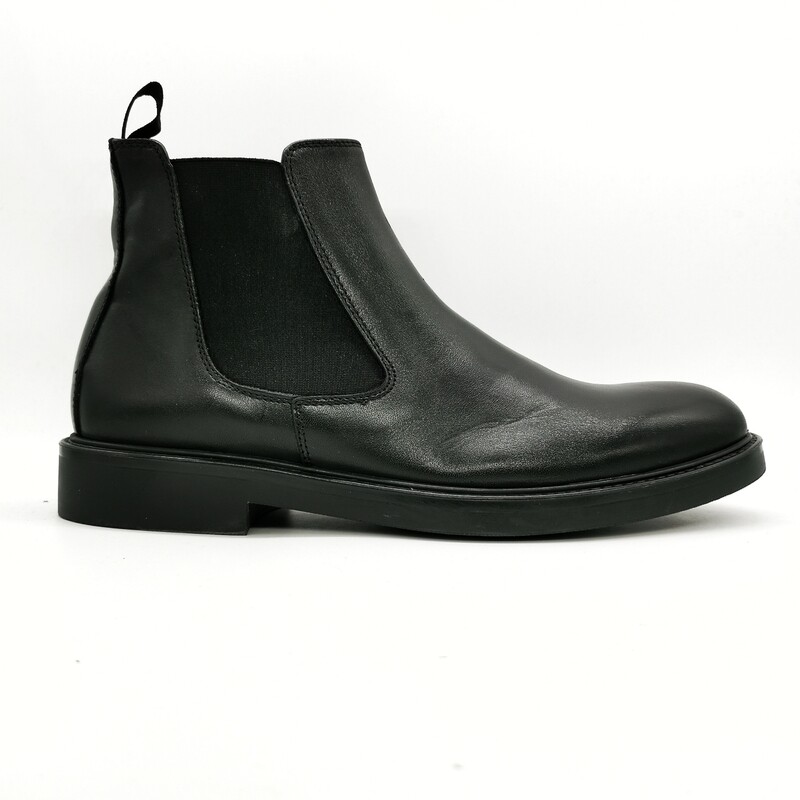 Stivaletti Neri in pelle Uomo ColBaffo® senza lacci Total Black Nero Fondo classico in gomma Chelsea classic para alta scarpe stivaletto con elastico art. CBU6007 Stivaletti Neri in pelle Uomo ColBaffo® senza lacci Total Black Nero Fondo classico in gomma Chelsea classic para alta scarpe stivaletto con elastico art. CBU6007