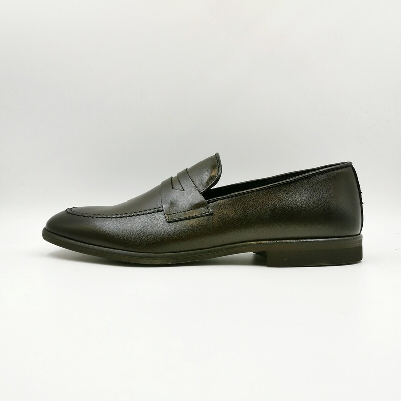 Mocassini Marrone Uomo in Vera Pelle Modello College Mocassino Testa di Moro Brown Colbaffo® Suola bassa in Microlite Scarpe eleganti art. 2354 Mocassini Marrone Uomo in Vera Pelle Modello College Mocassino Testa di Moro Brown Colbaffo® Suola bassa in Microlite Scarpe eleganti art. 2354