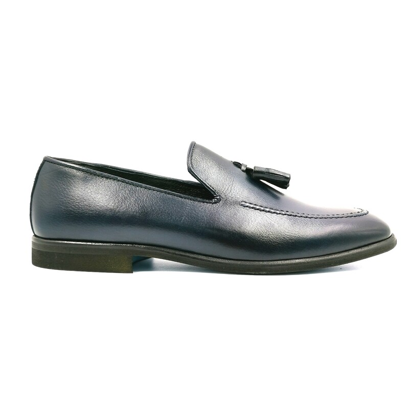 Mocassini Blu con Nappina Uomo in Vera Pelle Modello Vaschetta Mocassino blu diplomatico scuro Basso Colbaffo® Suola bassa in Microlite Scarpe eleganti art. CBU23125 Mocassini Blu con Nappina Uomo in Vera Pelle Modello Vaschetta Mocassino blu diplomatico scuro Basso Colbaffo® Suola bassa in Microlite Scarpe eleganti art. CBU23125