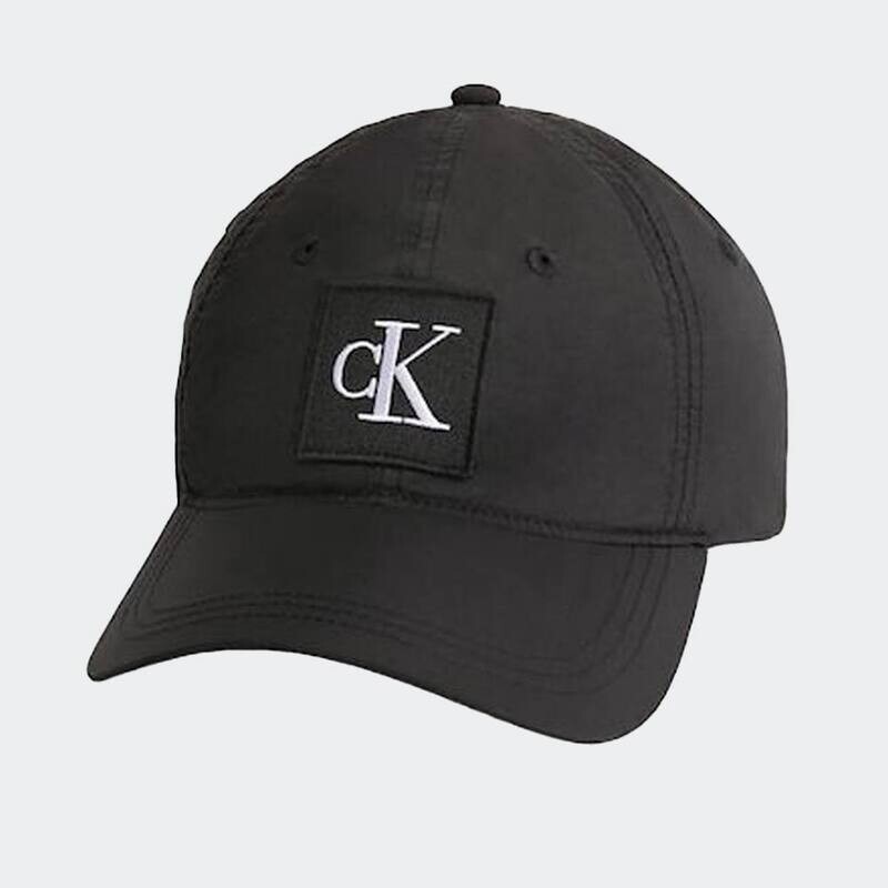 Cappello Nero Calvin Klein Con visiera In tessuto nylon Tecnico antipioggia logo patch unisex art. KU0KU00100 BEH Cappello Nero Calvin Klein Con visiera In tessuto nylon Tecnico antipioggia logo patch unisex art. KU0KU00100 BEH