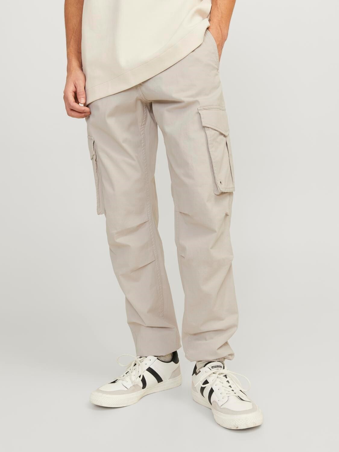 Pantaloni Cargo Larghi Uomo Beige Sabbia chino in cotone Loose Fit Gamba Larga Vita elastica jack & Jones JPSTKANE JJNOAH Beige Silver CLoud art. 12242264