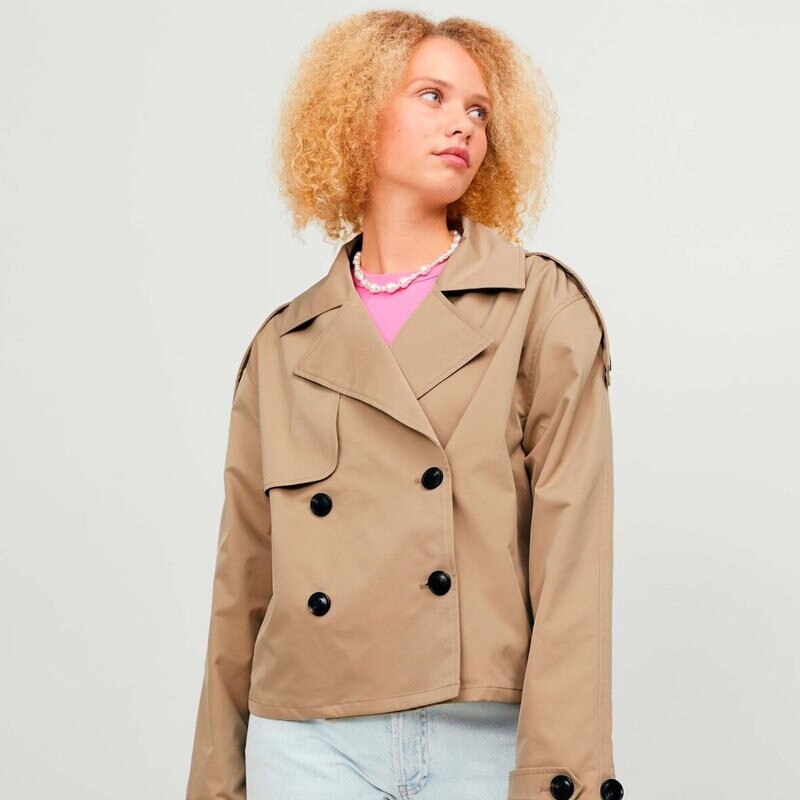 Trench Corto sabbia Beige Donna Giacca Doppiopetto in Tessuto Tecnico JJXX JXCARLIE TRENCHCOAT art. 12248654