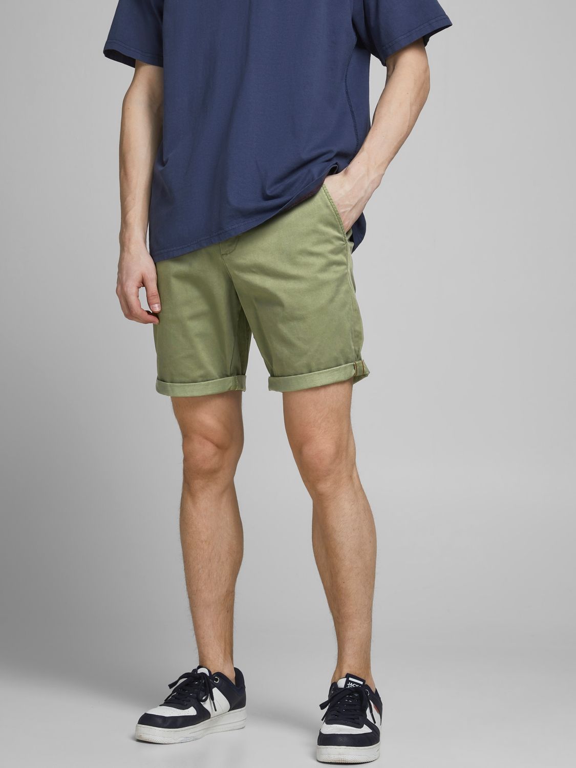 Bermuda Verdone Oliva Uomo  in Cotone Regular Fit Pantaloncini chino Militare Deep Lichen  vita regolare Cotone Jack&Jones BOWIE Shorts art. 12165604