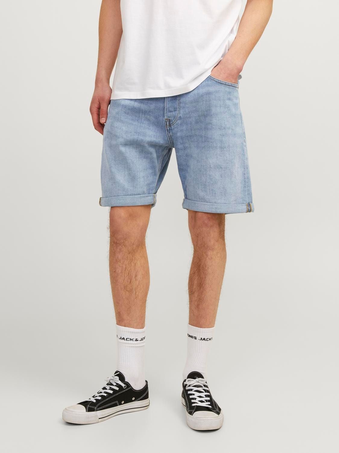 Bermuda in Jeans Chiaro Uomo  in Cotone Relax Fit Pantaloncini 5 tasche Denim chiaro  Jack&Jones JJICHRIS JJWOOD SHORTS GE 515 art. 12249095