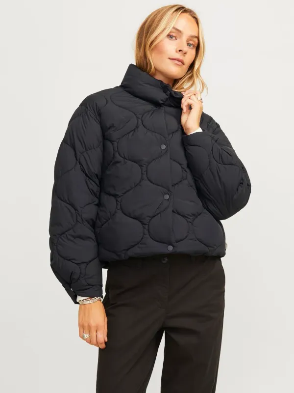 Giubbotto trapuntato Nero Donna Mezzo peso giacca trapuntata Black imbottita corta  JJXX JXSENA QUILTED JACKET art. 12258499