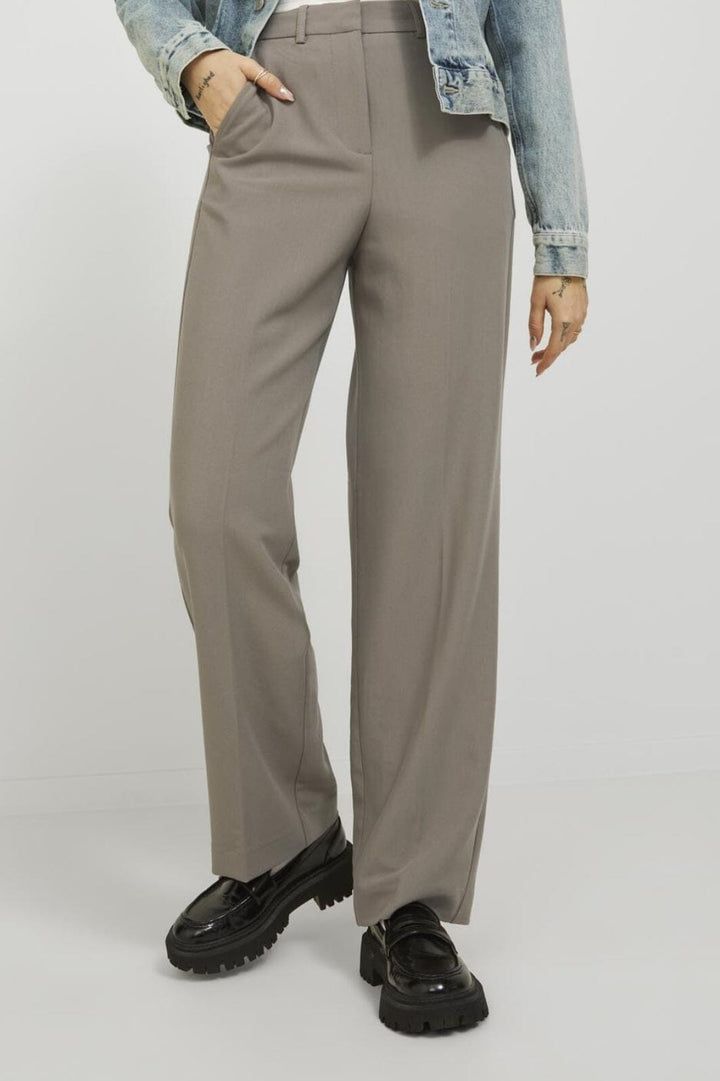 Pantalone Palazzo Sabbia corda in Poliviscosa  Vita Alta Pantaloni relax fit Tailoring Chino Grigio JJXX JXMARY HW PANT art. 12200674