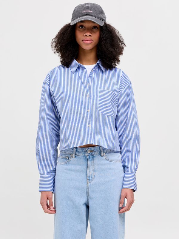 Camicia Celeste a righe Donna Cropped Relax Fit in Cotone Popeline camicia corta azzurro rigato JJXX JXJAMIE LS SHORT POPLIN SHIRTJX art. 12260549 Camicia Celeste a righe Donna Cropped Relax Fit in Cotone Popeline camicia corta azzurro rigato JJXX JXJAMIE LS SHORT POPLIN SHIRTJX art. 12260549