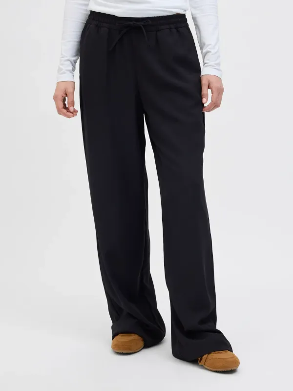 Pantaloni morbidi Neri con vita elastica Gamba larga Pantalone leggero Largo Wide Donna a vita alta Black JJXX JXLIA SOLID STRING MW PANTS art. 12276523 Pantaloni morbidi Neri con vita elastica Gamba larga Pantalone leggero Largo Wide Donna a vita alta Black JJXX JXLIA SOLID STRING MW PANTS art. 12276523