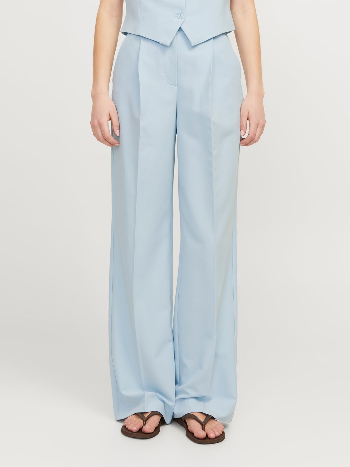 Pantaloni Larghi  Azzurro celeste con pences e vita alta  Gamba larga in poliviscosa  Pantalone leggero Largo Wide Donna Skyway JJXX JXELLIS WIDE HW PANT art. 12248958 Pantaloni Larghi  Azzurro celeste con pences e vita alta  Gamba larga in poliviscosa  Pantalone leggero Largo Wide Donna Skyway JJXX JXELLIS WIDE HW PANT art. 12248958