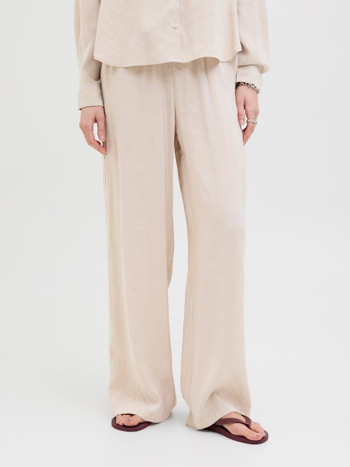 Pantaloni Larghi morbidi sabbia beige con coulisse elastica vita media Gamba larga in modal  Pantalone leggero Largo Wide Donna Feather Gray JJXX JXFIE SOFT PANT art. 12270928