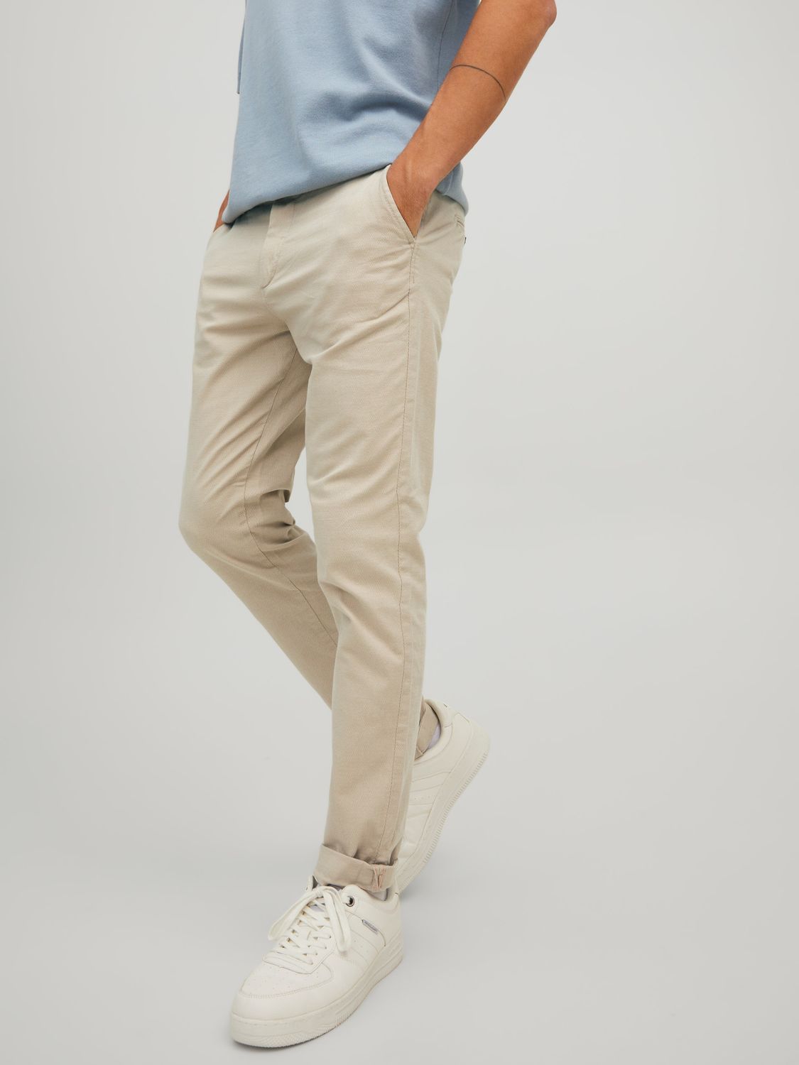 Pantaloni sabbia Beige  dune cotone estivo Slim fit Uomo chino leggeri chiari stretti in cotone operato tasche a filo pantalone classico  Vita bassa Jack&Jones JPSTMARCO FURY art. 12184901 Pantaloni sabbia Beige  dune cotone estivo Slim fit Uomo chino leggeri chiari stretti in cotone operato tasche a filo pantalone classico  Vita bassa Jack&Jones JPSTMARCO FURY art. 12184901