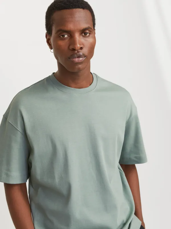 T-shirt Verde salvia semplice Tinta unita paricollo 100% cotone jersey Maglietta sottogiacca Iceberg Green Blue Chiaro Aloe over size fit Jack&Jones JJEURBAN EDGE TEE CREW NECK art. 12254412