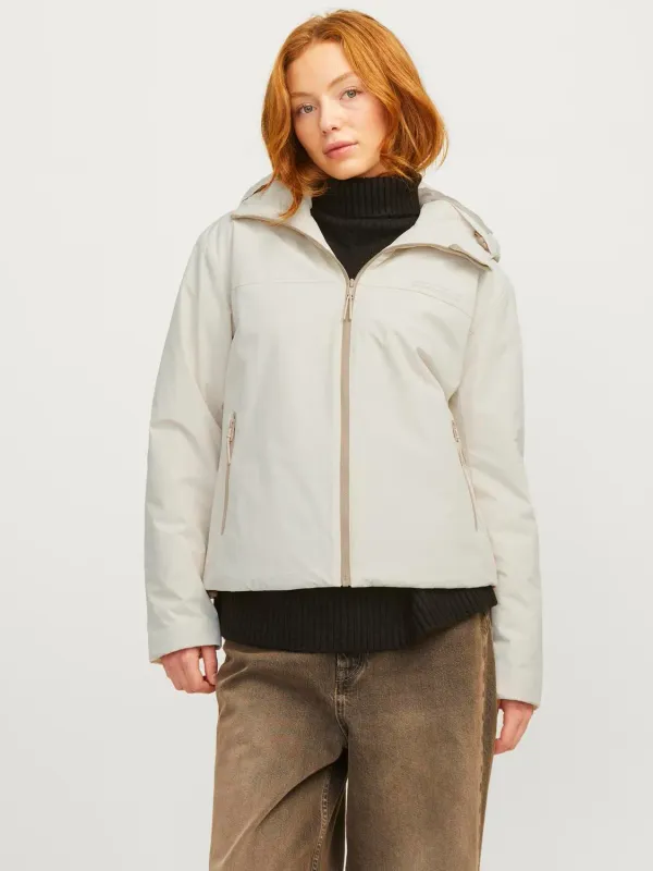 Giubbino Chiaro Donna Giacca Tecnica Beige Sabbia con cappuccio softshell mezzopeso antiacqua antivento JJXXJXMOON SHELL JACKET art. 12258687