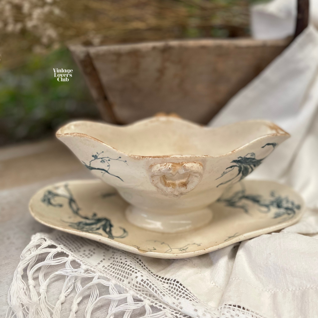 Iris gravy boat