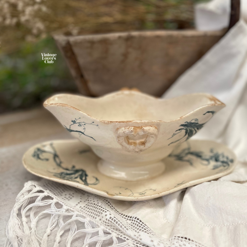 Iris gravy boat