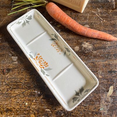 Terre de Fer Comb Holder with Delicate Yellow Flower