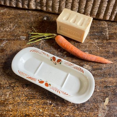 Terre de Fer Comb Holder with Charming Brown Decoration and Craquelé