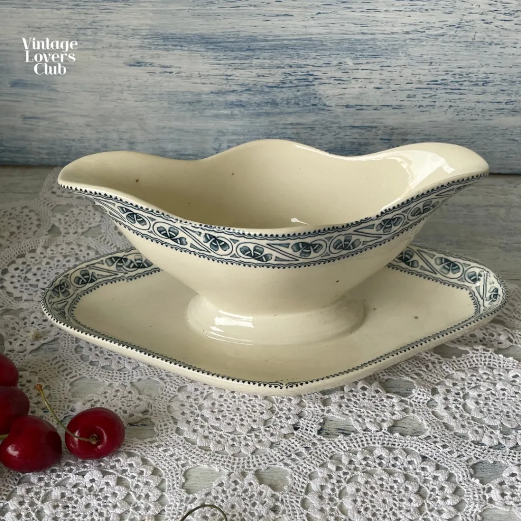 Choisy le Roi Gravy Boat